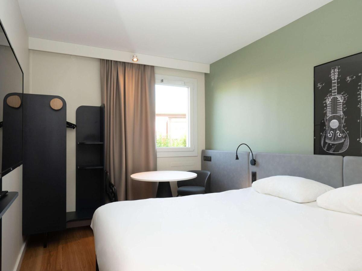 Отель Ibis Reims Тинкё Экстерьер фото