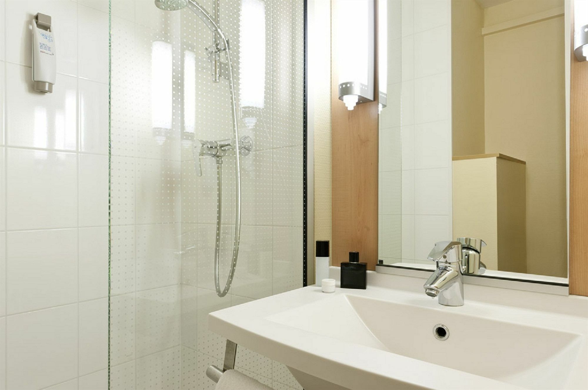 Отель Ibis Reims Тинкё Экстерьер фото