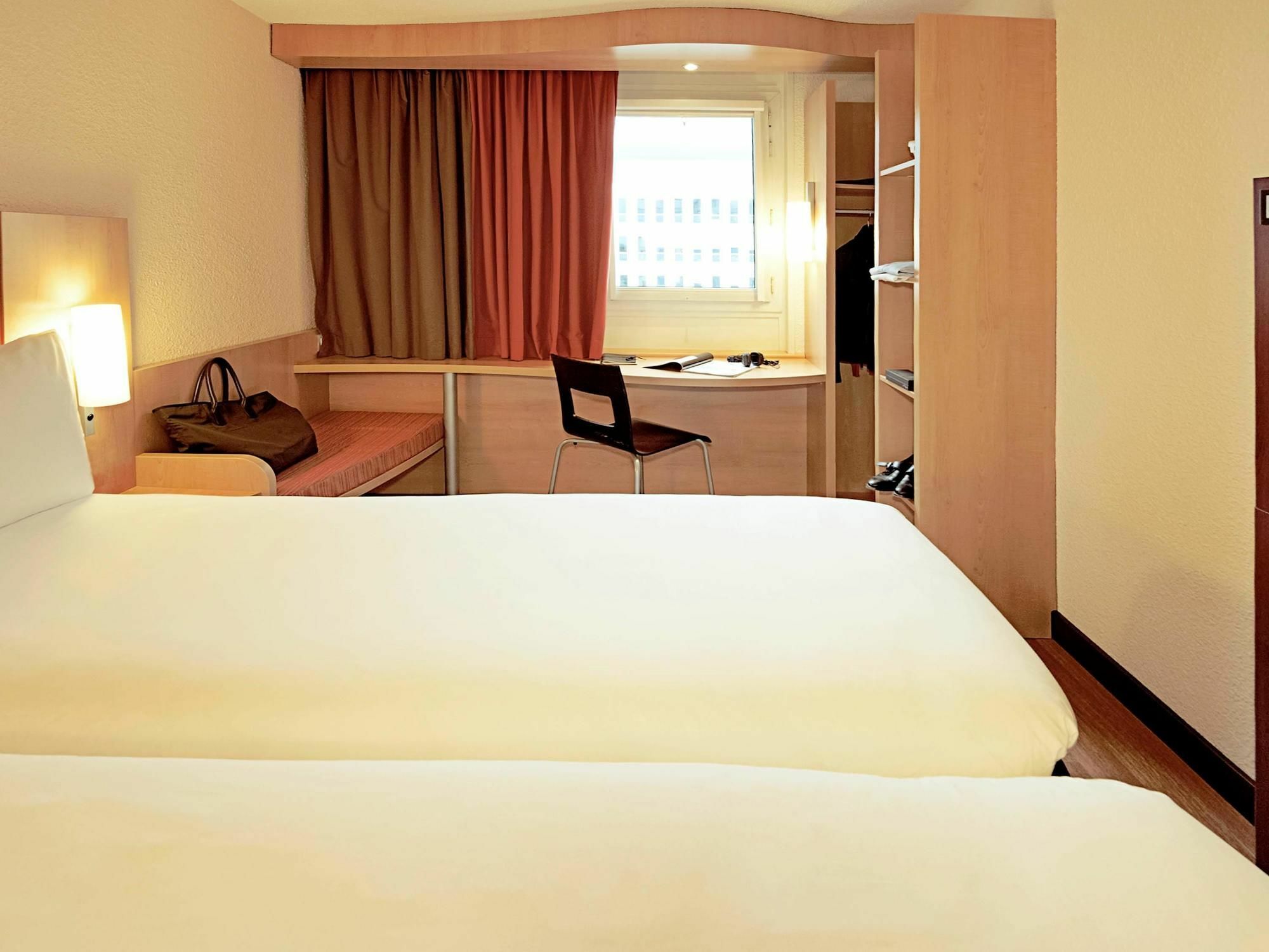 Отель Ibis Reims Тинкё Экстерьер фото