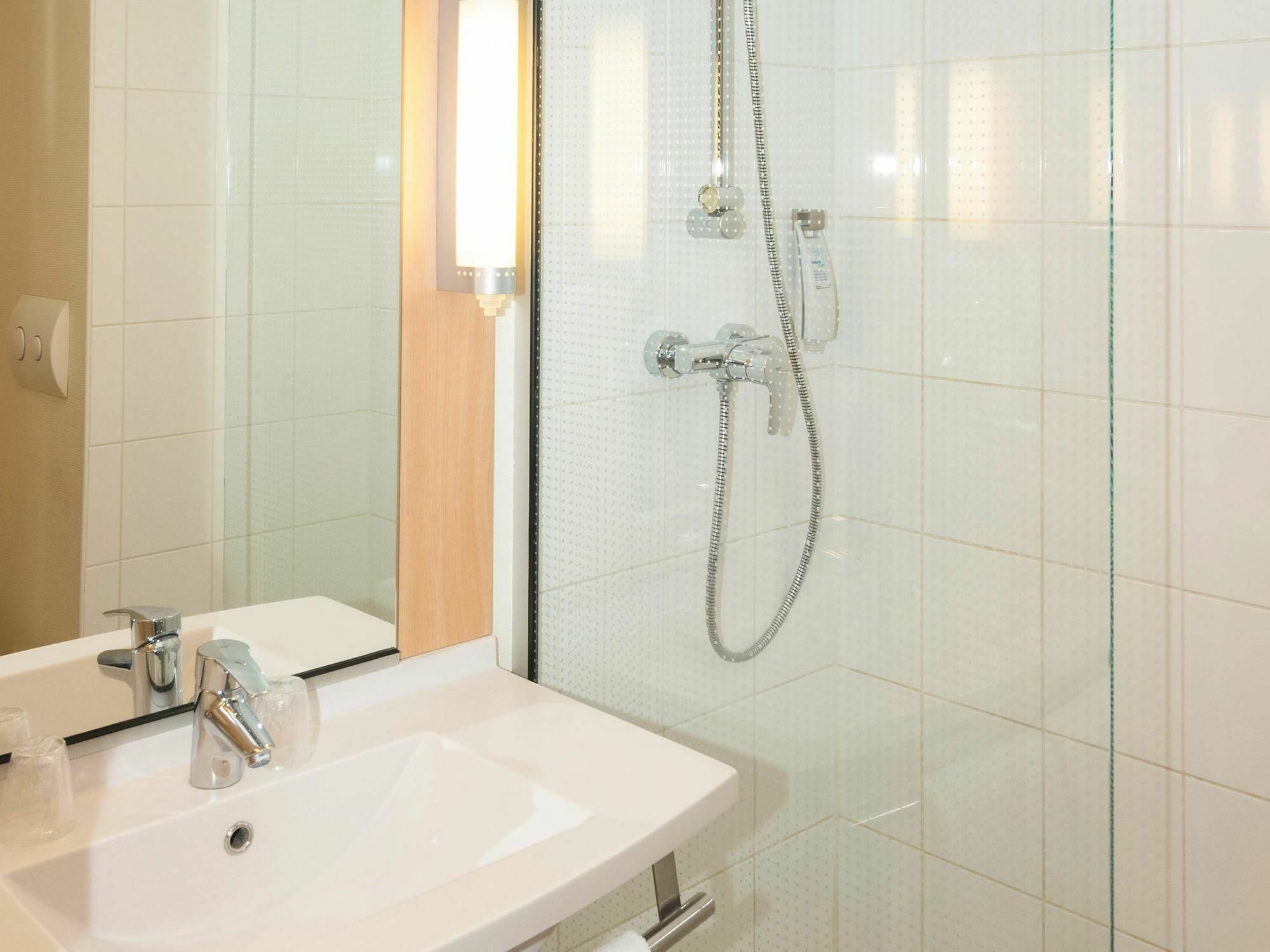 Отель Ibis Reims Тинкё Экстерьер фото